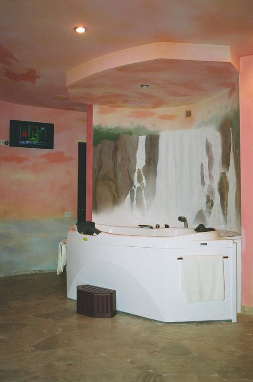 Motel Acapulco Yerevan Exterior foto